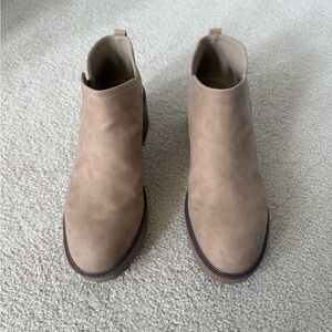 Andiamo Tan Lug Sole Ankle Boots
